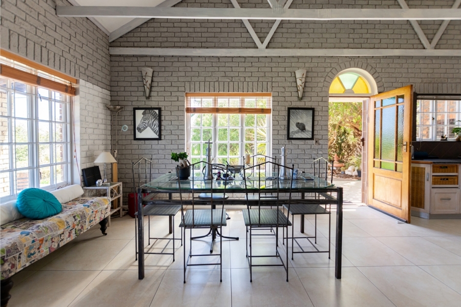 5 Bedroom Property for Sale in Middedorp Western Cape